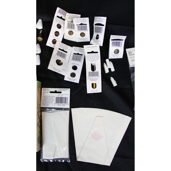 81 Pc Cake and Cookie Decorating Lot Featherweight Bag Steel Plastic Tips Tools - Picture 7 of 8